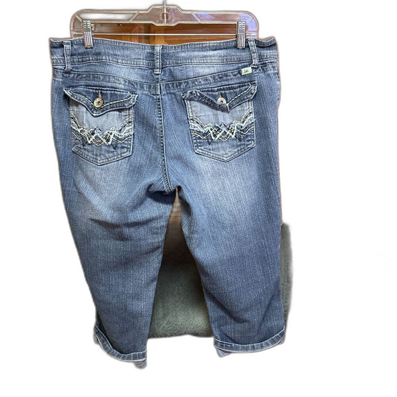 l.e.i. Cropped Jeans with Embroidered Pockets - Size 15 (Minor Flaw) - Picture 3 of 7
